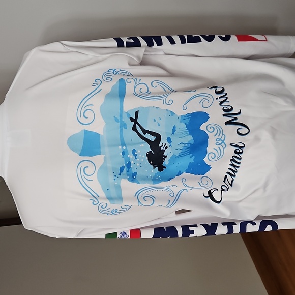 LOT - Swim Shirts From Cozumel, Mexico, 3 L & 1 M Set - Picture 5 of 14